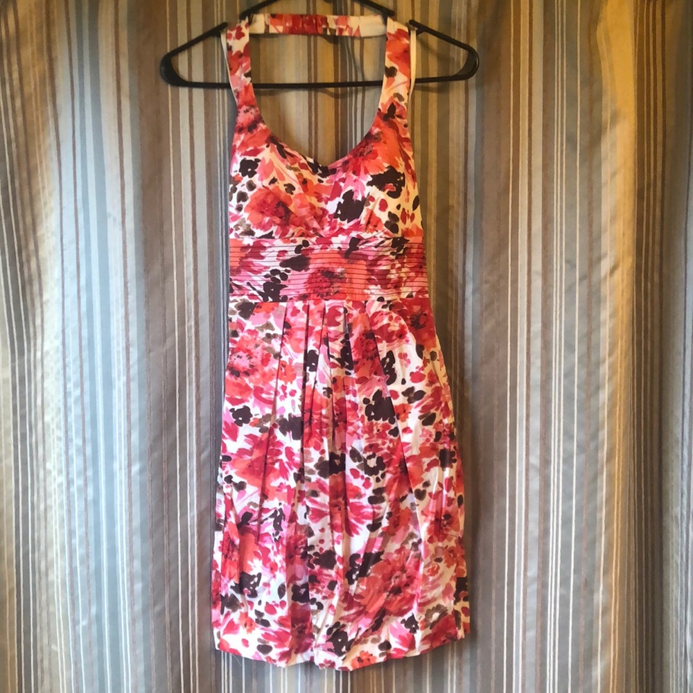 Floral halter dress w/pockets!